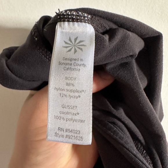 Athleta Black Cropped Capri Athletic Running Activewear Leggings size Medium EUC - Picture 7 of 8